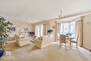 Lounge/Diner- click for photo gallery